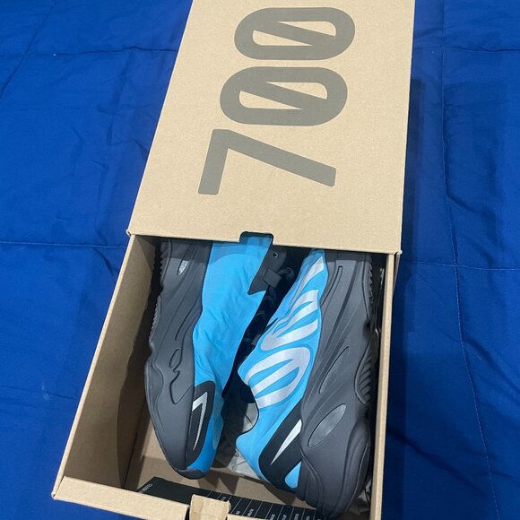 NEW!! Adidas Yeezy Boost 700 MNVN "Blue Tint" - Authentic (Worn once) - Picture 5 of 7